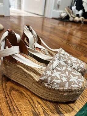 Vince Camuto Taupe Espadrille Platform Wedges with White Embroidery